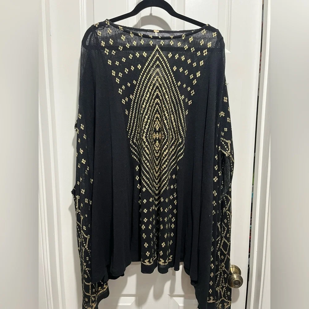 Free People Poncho sweater.  Black and gold. Sz med - Picture 2 of 2